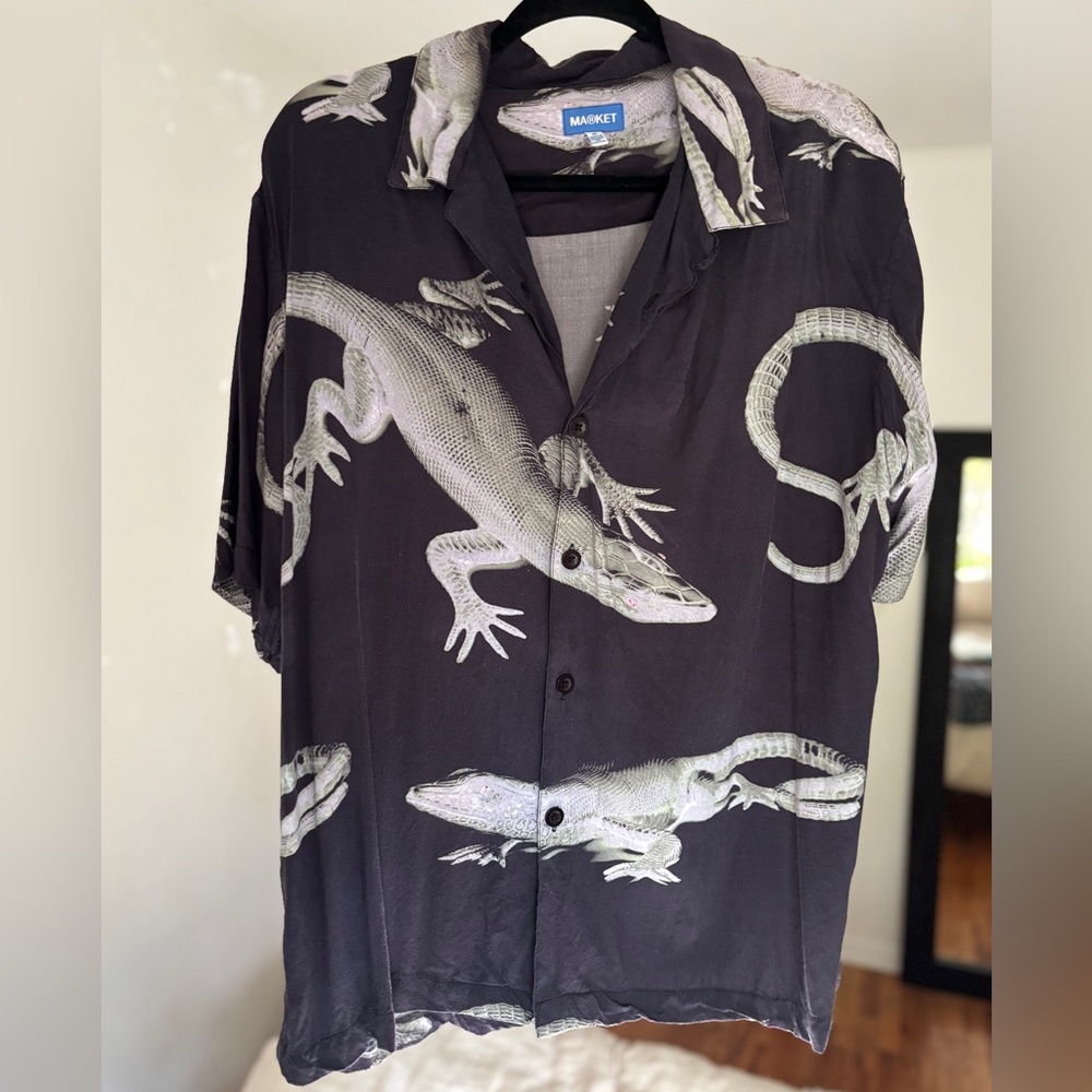 Market brand viscose monitor lizard button-up shirt